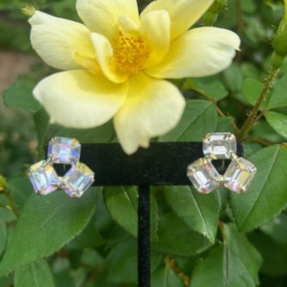 VTG Aurora Borealis Baguette Gold Tone Earrings - Picture 5 of 10